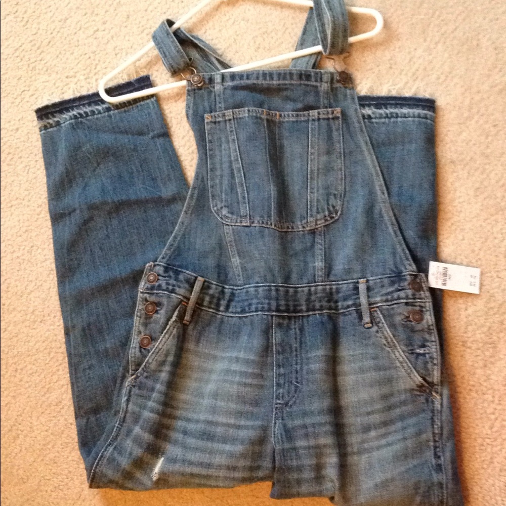 NWT Abercrombie and fitch destructed overalls!